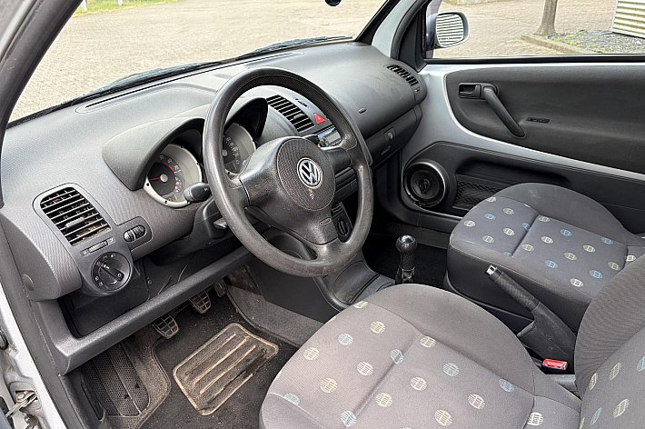 Volkswagen Lupo 1.4 Comfortline LEUKE GOEDKOPE LUPO, PARKEERSENSOREN, VOOR HANDIGE HARRIE, DAK WERKT NIET (WEL DICHT), SCHAKELAAR ELECTRISCHE RAMEN, RUITENWISSER GAAT SPONTAAN AAN.