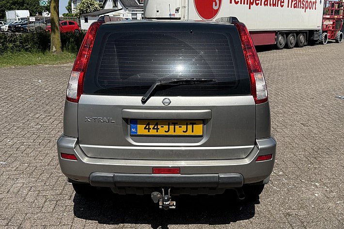 Nissan X-Trail 2.0 Sport Plus , 4WD, CLIMA/AIRCO, ELECT RAMEN, TREKHAAK, BOEKJES AANWEZIG, RIJDT SUPER, HOOGZITTER, IDEALE VAKANTIE AUTO, EXPORT TOPPER !!