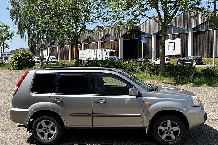 Nissan X-Trail 2.0 Sport Plus , 4WD, CLIMA/AIRCO, ELECT RAMEN, TREKHAAK, BOEKJES AANWEZIG, RIJDT SUPER, HOOGZITTER, IDEALE VAKANTIE AUTO, EXPORT TOPPER !!