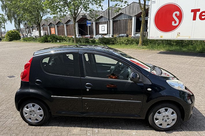 Peugeot 107 1.0-12V XS KIJK AUB ALLE FOTO'S, 111.168 KM, 5 DRS, AIRCO, BOEKJES, KEURIG ONDERHOUDEN, GOED RIJDENDE 107 MET LAGE KM STAND