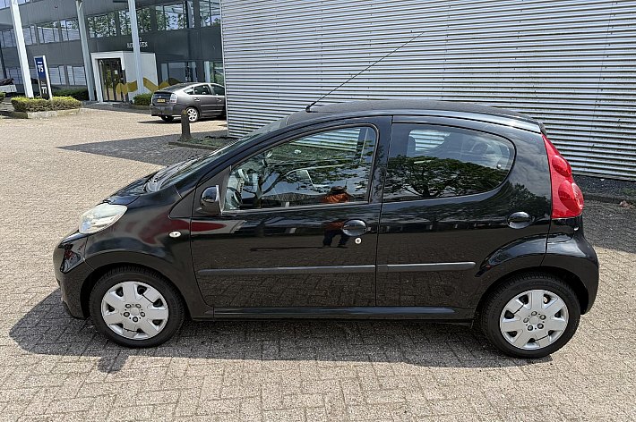 Peugeot 107 1.0-12V XS KIJK AUB ALLE FOTO'S, 111.168 KM, 5 DRS, AIRCO, BOEKJES, KEURIG ONDERHOUDEN, GOED RIJDENDE 107 MET LAGE KM STAND