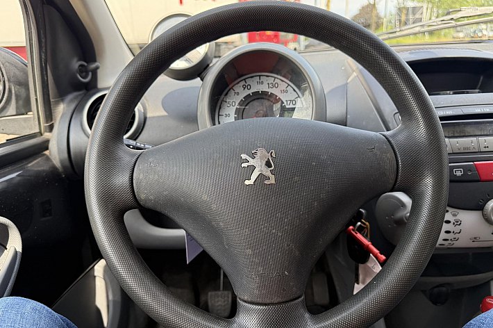 Peugeot 107 1.0-12V XS KIJK AUB ALLE FOTO'S, 111.168 KM, 5 DRS, AIRCO, BOEKJES, KEURIG ONDERHOUDEN, GOED RIJDENDE 107 MET LAGE KM STAND