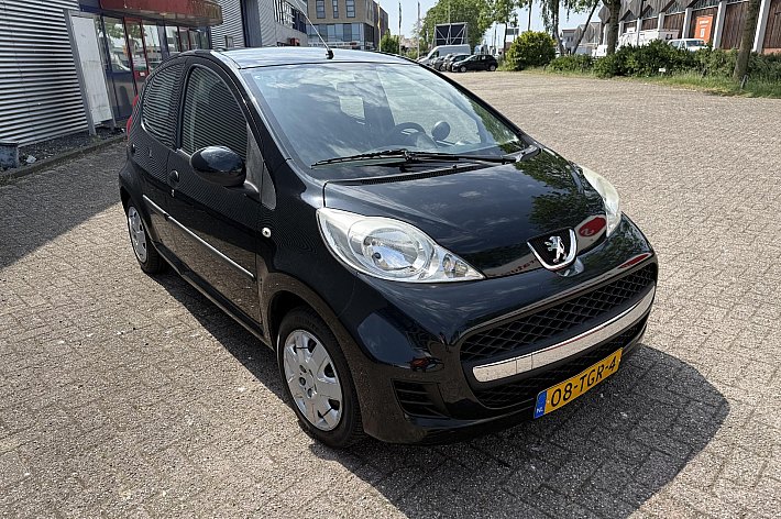 Peugeot 107 1.0-12V XS KIJK AUB ALLE FOTO'S, 111.168 KM, 5 DRS, AIRCO, BOEKJES, KEURIG ONDERHOUDEN, GOED RIJDENDE 107 MET LAGE KM STAND