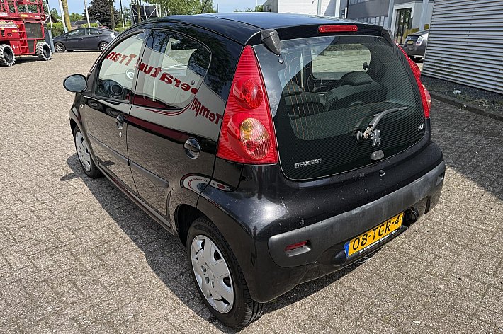 Peugeot 107 1.0-12V XS KIJK AUB ALLE FOTO'S, 111.168 KM, 5 DRS, AIRCO, BOEKJES, KEURIG ONDERHOUDEN, GOED RIJDENDE 107 MET LAGE KM STAND