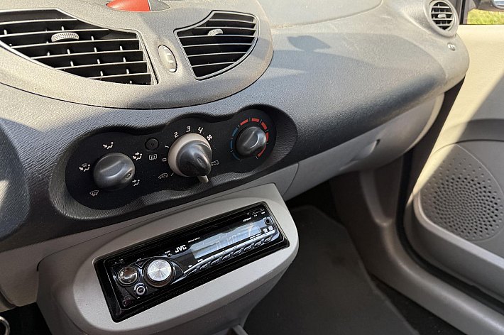 Renault Twingo 1.2 Authentique , 151.022 KM, LEUKE GOED RIJDENDE TWINGO VOOR EEN KLEIN PRIJSJE, ELECTR RAMEN, BOEKJES AANWEZIG