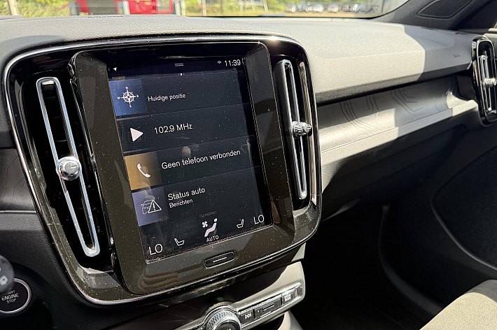 Volvo XC40 T4 PHEV Ultimate Dark Design Aut. , PANORAMADAK. AUTOMAAT, BENZ HYBRIDE, HARMAN KARDON, PDC, CRUISE, AIRCO, ELECTR STOELEN, ELECTR ACHTERKLEP, ACHTERUITRIJCAMERA, EN NOG VEEL MEER…. 1 JAAR GARANTIE, BTW AUTO PRIJS IS INCL BTW