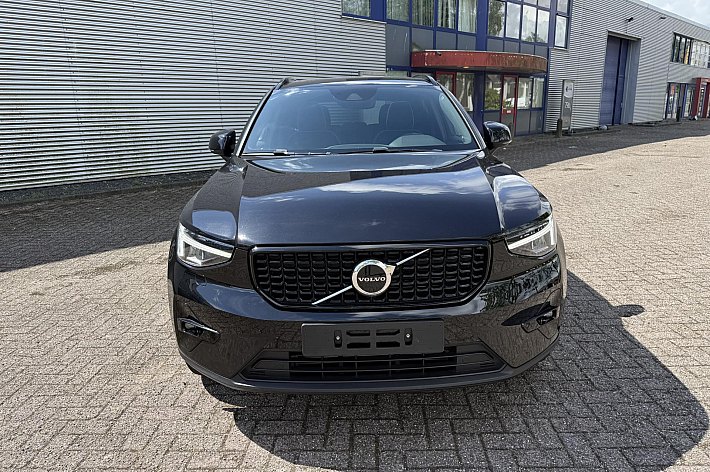 Volvo XC40 T4 PHEV Ultimate Dark Design Aut. , PANORAMADAK. AUTOMAAT, BENZ HYBRIDE, HARMAN KARDON, PDC, CRUISE, AIRCO, ELECTR STOELEN, ELECTR ACHTERKLEP, ACHTERUITRIJCAMERA, EN NOG VEEL MEER…. 1 JAAR GARANTIE, BTW AUTO PRIJS IS INCL BTW