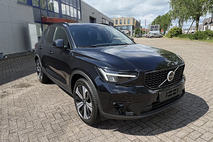 Volvo XC40 T4 PHEV Ultimate Dark Design Aut. , PANORAMADAK. AUTOMAAT, BENZ HYBRIDE, HARMAN KARDON, PDC, CRUISE, AIRCO, ELECTR STOELEN, ELECTR ACHTERKLEP, ACHTERUITRIJCAMERA, EN NOG VEEL MEER…. 1 JAAR GARANTIE, BTW AUTO PRIJS IS INCL BTW