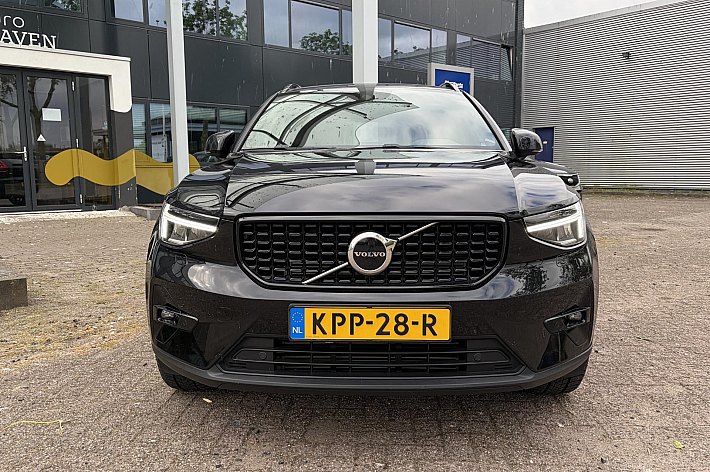 Volvo XC40 T4 PHEV Ultimate Dark Design Aut. , PANORAMADAK. AUTOMAAT, BENZ HYBRIDE, HARMAN KARDON, PDC, CRUISE, AIRCO, ELECTR STOELEN, ELECTR ACHTERKLEP, ACHTERUITRIJCAMERA, EN NOG VEEL MEER…. 1 JAAR GARANTIE, BTW AUTO PRIJS IS INCL BTW
