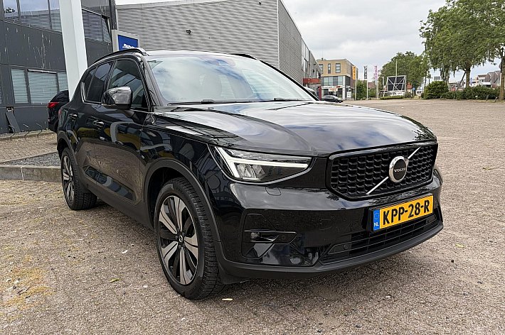 Volvo XC40 T4 PHEV Ultimate Dark Design Aut. , PANORAMADAK. AUTOMAAT, BENZ HYBRIDE, HARMAN KARDON, PDC, CRUISE, AIRCO, ELECTR STOELEN, ELECTR ACHTERKLEP, ACHTERUITRIJCAMERA, EN NOG VEEL MEER…. 1 JAAR GARANTIE, BTW AUTO PRIJS IS INCL BTW