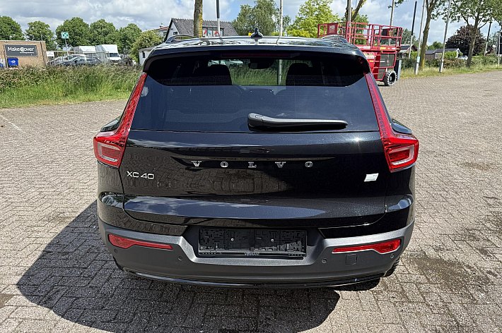 Volvo XC40 T4 PHEV Ultimate Dark Design Aut. , PANORAMADAK. AUTOMAAT, BENZ HYBRIDE, HARMAN KARDON, PDC, CRUISE, AIRCO, ELECTR STOELEN, ELECTR ACHTERKLEP, ACHTERUITRIJCAMERA, EN NOG VEEL MEER…. 1 JAAR GARANTIE, BTW AUTO PRIJS IS INCL BTW