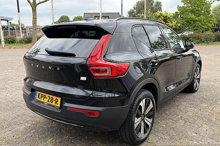 Volvo XC40 T4 PHEV Ultimate Dark Design Aut. , PANORAMADAK. AUTOMAAT, BENZ HYBRIDE, HARMAN KARDON, PDC, CRUISE, AIRCO, ELECTR STOELEN, ELECTR ACHTERKLEP, ACHTERUITRIJCAMERA, EN NOG VEEL MEER…. 1 JAAR GARANTIE, BTW AUTO PRIJS IS INCL BTW