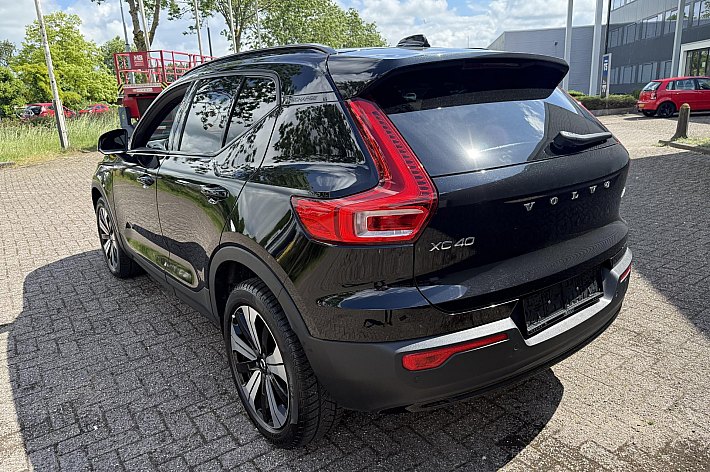 Volvo XC40 T4 PHEV Ultimate Dark Design Aut. , PANORAMADAK. AUTOMAAT, BENZ HYBRIDE, HARMAN KARDON, PDC, CRUISE, AIRCO, ELECTR STOELEN, ELECTR ACHTERKLEP, ACHTERUITRIJCAMERA, EN NOG VEEL MEER…. 1 JAAR GARANTIE, BTW AUTO PRIJS IS INCL BTW