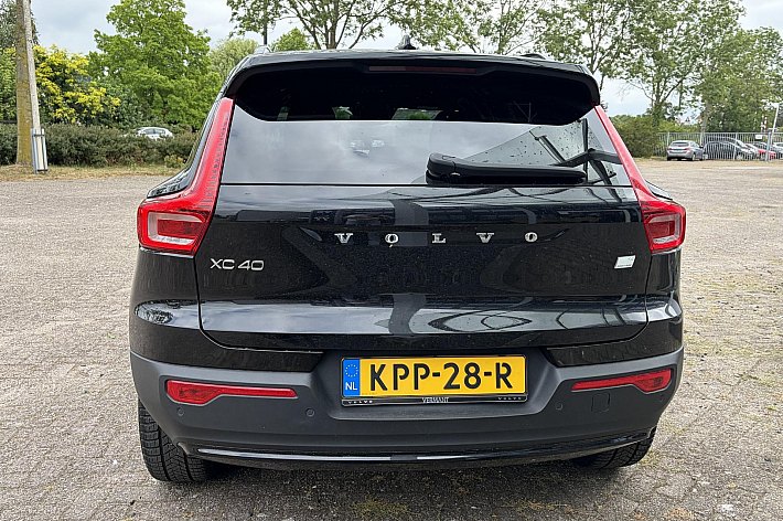 Volvo XC40 T4 PHEV Ultimate Dark Design Aut. , PANORAMADAK. AUTOMAAT, BENZ HYBRIDE, HARMAN KARDON, PDC, CRUISE, AIRCO, ELECTR STOELEN, ELECTR ACHTERKLEP, ACHTERUITRIJCAMERA, EN NOG VEEL MEER…. 1 JAAR GARANTIE, BTW AUTO PRIJS IS INCL BTW