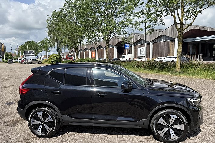Volvo XC40 T4 PHEV Ultimate Dark Design Aut. , PANORAMADAK. AUTOMAAT, BENZ HYBRIDE, HARMAN KARDON, PDC, CRUISE, AIRCO, ELECTR STOELEN, ELECTR ACHTERKLEP, ACHTERUITRIJCAMERA, EN NOG VEEL MEER…. 1 JAAR GARANTIE, BTW AUTO PRIJS IS INCL BTW
