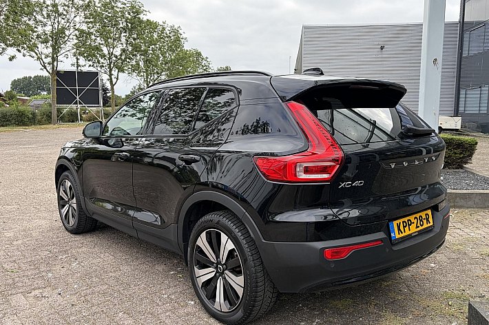 Volvo XC40 T4 PHEV Ultimate Dark Design Aut. , PANORAMADAK. AUTOMAAT, BENZ HYBRIDE, HARMAN KARDON, PDC, CRUISE, AIRCO, ELECTR STOELEN, ELECTR ACHTERKLEP, ACHTERUITRIJCAMERA, EN NOG VEEL MEER…. 1 JAAR GARANTIE, BTW AUTO PRIJS IS INCL BTW