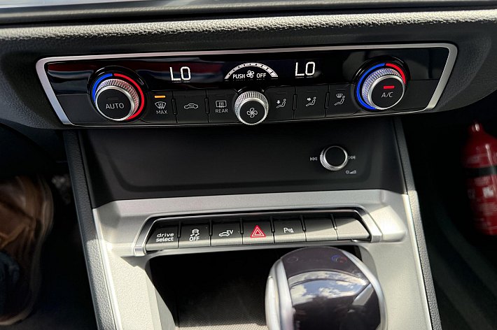 Audi Q3 45 TFSI e S tronic , HYBRIDE/BENZINE, BTW INCL, AUTOMAAT, AIRCO, CRUISE, AUDI VIRTUALITEIT COCKPIT, NAVIGATIE EN NOG VEEL MEER, 1 JAAR GARANTIE