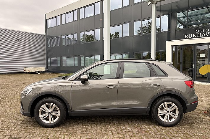 Audi Q3 45 TFSI e S tronic , HYBRIDE/BENZINE, BTW INCL, AUTOMAAT, AIRCO, CRUISE, AUDI VIRTUALITEIT COCKPIT, NAVIGATIE EN NOG VEEL MEER, 1 JAAR GARANTIE