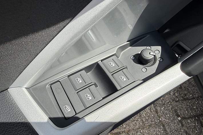 Audi Q3 45 TFSI e S tronic , HYBRIDE/BENZINE, BTW INCL, AUTOMAAT, AIRCO, CRUISE, AUDI VIRTUALITEIT COCKPIT, NAVIGATIE EN NOG VEEL MEER, 1 JAAR GARANTIE