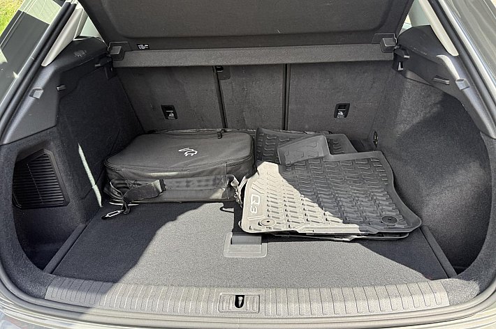 Audi Q3 45 TFSI e S tronic , HYBRIDE/BENZINE, BTW INCL, AUTOMAAT, AIRCO, CRUISE, AUDI VIRTUALITEIT COCKPIT, NAVIGATIE EN NOG VEEL MEER, 1 JAAR GARANTIE