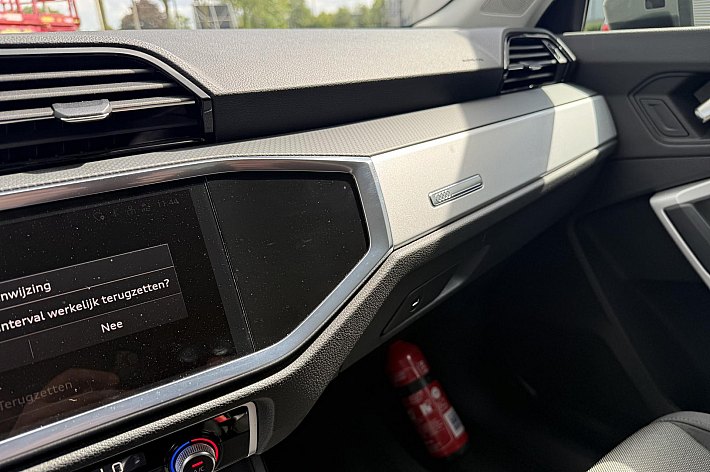 Audi Q3 45 TFSI e S tronic , HYBRIDE/BENZINE, BTW INCL, AUTOMAAT, AIRCO, CRUISE, AUDI VIRTUALITEIT COCKPIT, NAVIGATIE EN NOG VEEL MEER, 1 JAAR GARANTIE