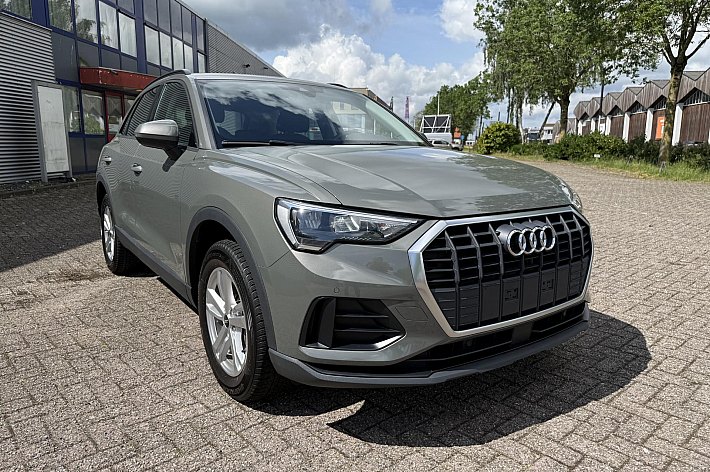 Audi Q3 45 TFSI e S tronic , HYBRIDE/BENZINE, BTW INCL, AUTOMAAT, AIRCO, CRUISE, AUDI VIRTUALITEIT COCKPIT, NAVIGATIE EN NOG VEEL MEER, 1 JAAR GARANTIE
