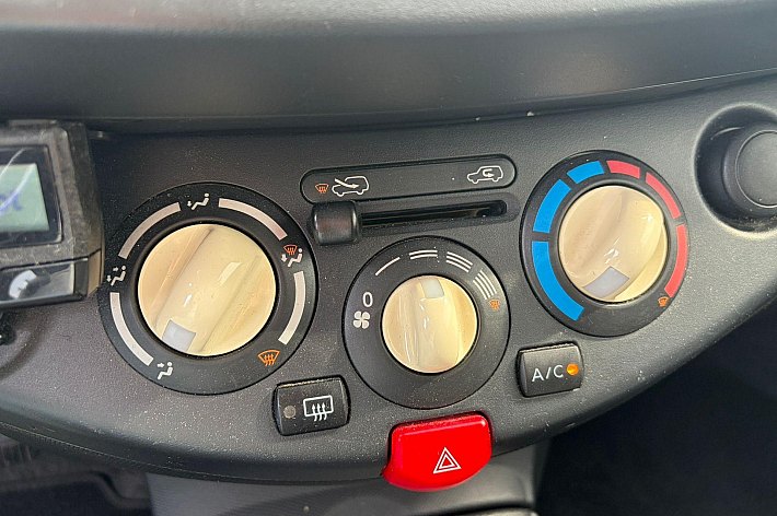 Nissan Micra 1.2 Visia , AIRCO, ELECTR RAMEN, PARROT, GOED ONDERHOUDEN, BOEKJES AANWEZIG, RIJDT GOED, DAK VERKLEURT DOOR DE ZON, VERDER NETTE AUTO