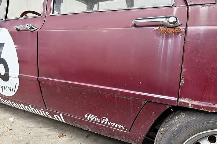 Alfa Romeo Giulia 1.3 L KLASSIEKER, OPKNAPPER, RIJDT EN SCHAKELT, ZIE FOTO’S, LASWERK EN ROEST, OLDTIMER MET WERKZAAMHEDEN, VOOR DE LIEFHEBBER OM ER WEER EEN PRONKSTUK VAN TE MAKEN.