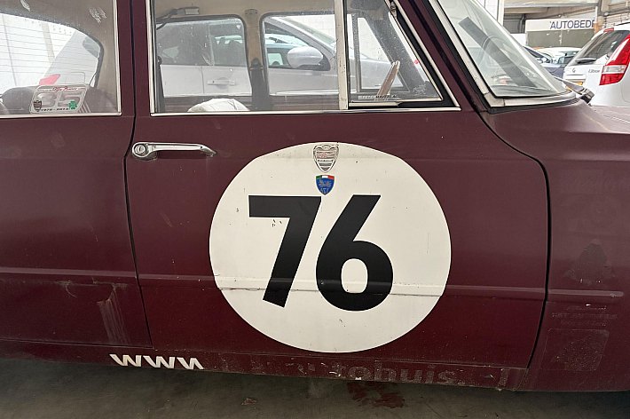 Alfa Romeo Giulia 1.3 L KLASSIEKER, OPKNAPPER, RIJDT EN SCHAKELT, ZIE FOTO’S, LASWERK EN ROEST, OLDTIMER MET WERKZAAMHEDEN, VOOR DE LIEFHEBBER OM ER WEER EEN PRONKSTUK VAN TE MAKEN.