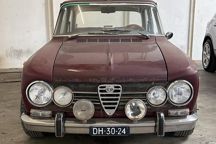 Alfa Romeo Giulia 1.3 L KLASSIEKER, OLDTIMER MET WERKZAAMHEDEN, VOOR DE LIEFHEBBER OM ER WEER EEN PRONKSTUK VAN TE MAKEN.