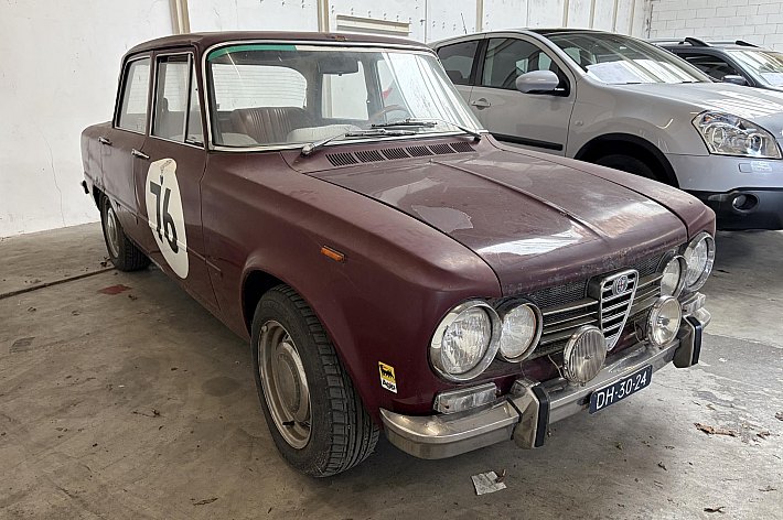 Alfa Romeo Giulia 1.3 L KLASSIEKER, OLDTIMER MET WERKZAAMHEDEN, VOOR DE LIEFHEBBER OM ER WEER EEN PRONKSTUK VAN TE MAKEN.