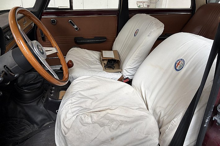 Alfa Romeo Giulia 1.3 L KLASSIEKER, OLDTIMER MET WERKZAAMHEDEN, VOOR DE LIEFHEBBER OM ER WEER EEN PRONKSTUK VAN TE MAKEN.