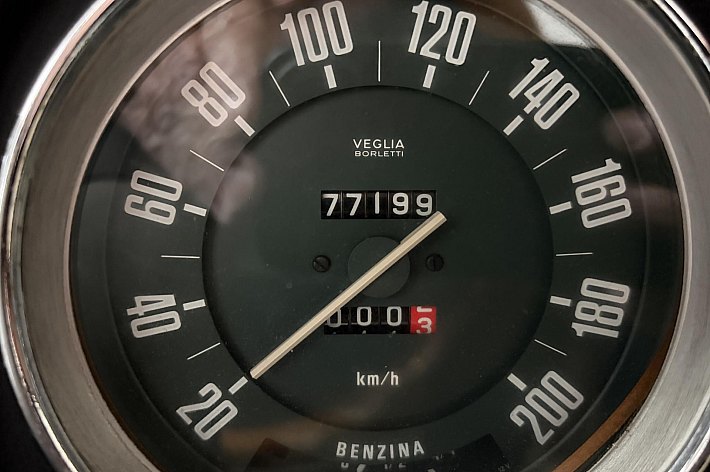 Alfa Romeo Giulia 1.3 L KLASSIEKER, OLDTIMER MET WERKZAAMHEDEN, VOOR DE LIEFHEBBER OM ER WEER EEN PRONKSTUK VAN TE MAKEN.
