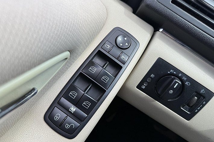 Mercedes-Benz B-Klasse 170 , AUTOMAAT, AIRCO, HALF LEDER, ACHTERUITRIJCAMERA, NAVI, 181.305 KM, BOEKJES, ELECTRISCHE RAMEN.