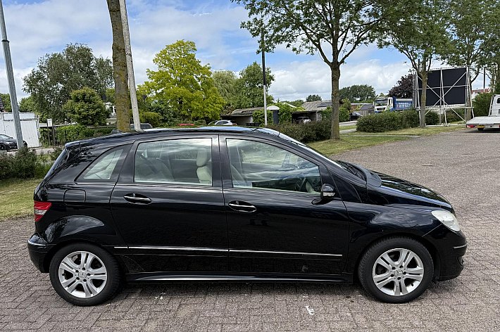 Mercedes-Benz B-Klasse 170 , AUTOMAAT, AIRCO, HALF LEDER, ACHTERUITRIJCAMERA, NAVI, 181.305 KM, BOEKJES, ELECTRISCHE RAMEN.