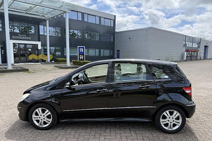 Mercedes-Benz B-Klasse 170 , AUTOMAAT, AIRCO, HALF LEDER, ACHTERUITRIJCAMERA, NAVI, 181.305 KM, BOEKJES, ELECTRISCHE RAMEN.