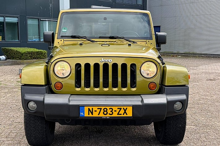 Jeep Wrangler Unlimited 3.8 Sahara , CRUISE CONTROLE, 4WD, AUTOMAAT, TREKHAAK, AIRCO, HARD EN SOFTTOP !, ONDERHOUDEN BIJ DE HAI, LAATSTE ONDERHOUD 9-2025 T.W.V. 3746,= EURO, RIJDT EN SCHAKELT ALS NIEUW, SUPER NETTE AUTO
