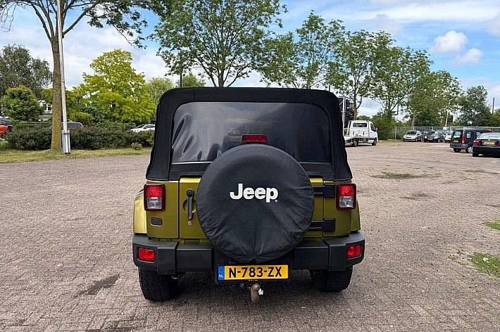 Jeep Wrangler Unlimited 3.8 Sahara , CRUISE CONTROLE, 4WD, AUTOMAAT, TREKHAAK, AIRCO, HARD EN SOFTTOP !, ONDERHOUDEN BIJ DE HAI, LAATSTE ONDERHOUD 9-2025 T.W.V. 3746,= EURO, RIJDT EN SCHAKELT ALS NIEUW, SUPER NETTE AUTO