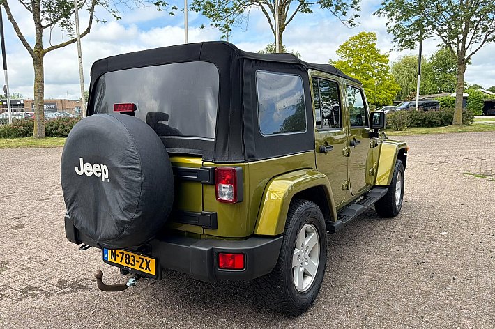 Jeep Wrangler Unlimited 3.8 Sahara , CRUISE CONTROLE, 4WD, AUTOMAAT, TREKHAAK, AIRCO, HARD EN SOFTTOP !, ONDERHOUDEN BIJ DE HAI, LAATSTE ONDERHOUD 9-2025 T.W.V. 3746,= EURO, RIJDT EN SCHAKELT ALS NIEUW, SUPER NETTE AUTO