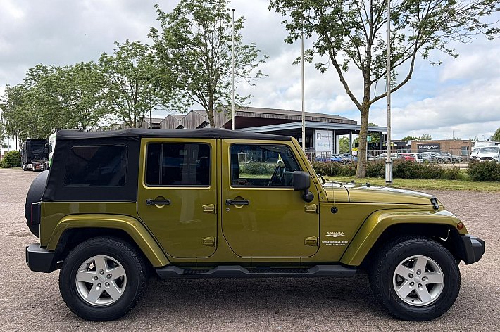 Jeep Wrangler Unlimited 3.8 Sahara , CRUISE CONTROLE, 4WD, AUTOMAAT, TREKHAAK, AIRCO, HARD EN SOFTTOP !, ONDERHOUDEN BIJ DE HAI, LAATSTE ONDERHOUD 9-2025 T.W.V. 3746,= EURO, RIJDT EN SCHAKELT ALS NIEUW, SUPER NETTE AUTO