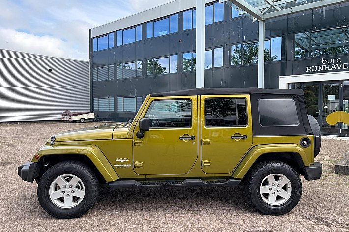 Jeep Wrangler Unlimited 3.8 Sahara , CRUISE CONTROLE, 4WD, AUTOMAAT, TREKHAAK, AIRCO, HARD EN SOFTTOP !, ONDERHOUDEN BIJ DE HAI, LAATSTE ONDERHOUD 9-2025 T.W.V. 3746,= EURO, RIJDT EN SCHAKELT ALS NIEUW, SUPER NETTE AUTO