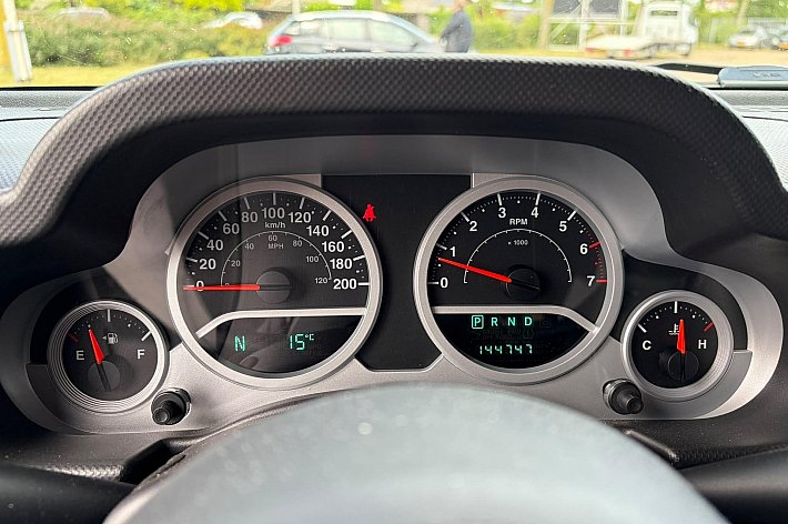 Jeep Wrangler Unlimited 3.8 Sahara , CRUISE CONTROLE, 4WD, AUTOMAAT, TREKHAAK, AIRCO, HARD EN SOFTTOP !, ONDERHOUDEN BIJ DE HAI, LAATSTE ONDERHOUD 9-2025 T.W.V. 3746,= EURO, RIJDT EN SCHAKELT ALS NIEUW, SUPER NETTE AUTO