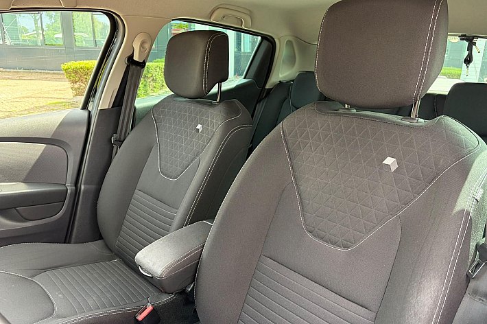 Renault Clio 0.9 TCe Limited , 84.406 KM NAP, AIRCO, TREKHAAK, CRUISE CONTROLE, NAVI, VOLLEDIG ONDERHOUDEN
