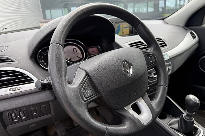 Renault Mégane Estate 1.6 Dynamique E85 , AIRCO/CLIMA, 6 BAK, 2 KEYCARDS, CRUISE CONTROLE, CAMERA, NAVI, ELECTR RAMEN 4X, KEYLESS, BOEKJES AANWEZIG