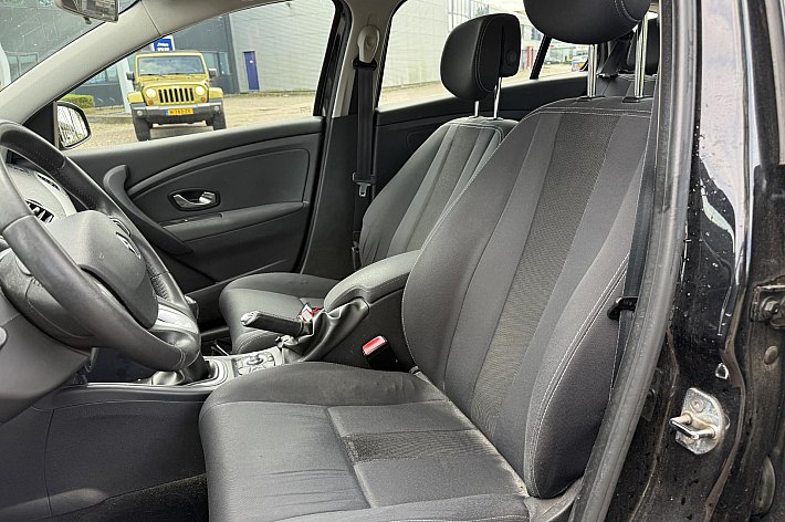 Renault Mégane Estate 1.6 Dynamique E85 , AIRCO/CLIMA, 6 BAK, 2 KEYCARDS, CRUISE CONTROLE, CAMERA, NAVI, ELECTR RAMEN 4X, KEYLESS, BOEKJES AANWEZIG