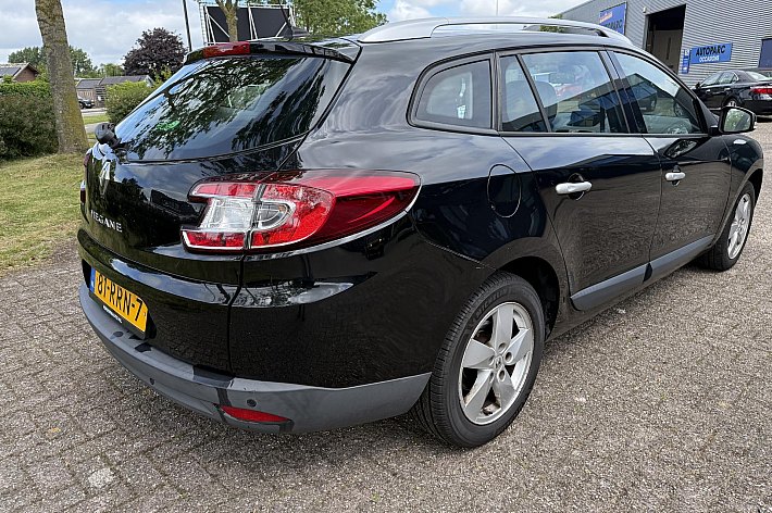 Renault Mégane Estate 1.6 Dynamique E85 , AIRCO/CLIMA, 6 BAK, 2 KEYCARDS, CRUISE CONTROLE, CAMERA, NAVI, ELECTR RAMEN 4X, KEYLESS, BOEKJES AANWEZIG