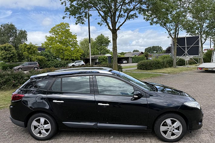 Renault Mégane Estate 1.6 Dynamique E85 , AIRCO/CLIMA, 6 BAK, 2 KEYCARDS, CRUISE CONTROLE, CAMERA, NAVI, ELECTR RAMEN 4X, KEYLESS, BOEKJES AANWEZIG
