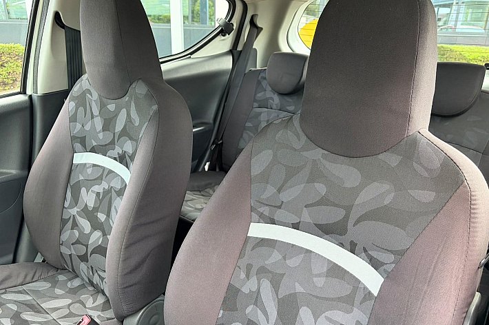 Suzuki Alto 1.0 Comfort Plus , AIRCO, 5 DEURS, 160.750 KM NAP, KEURIG ONDERHOUDEN, BOEKJES AANWEZIG, KLEIN PLEKJE OP DE VOORSPOILER VERDER NETJES
