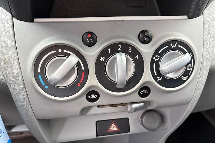 Suzuki Alto 1.0 Comfort Plus , AIRCO, 5 DEURS, 160.750 KM NAP, KEURIG ONDERHOUDEN, BOEKJES AANWEZIG, KLEIN PLEKJE OP DE VOORSPOILER VERDER NETJES