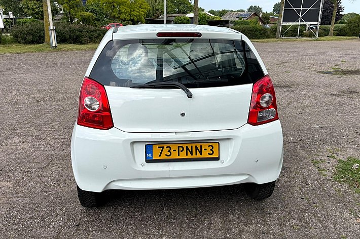 Suzuki Alto 1.0 Comfort Plus , AIRCO, 5 DEURS, 160.750 KM NAP, KEURIG ONDERHOUDEN, BOEKJES AANWEZIG, KLEIN PLEKJE OP DE VOORSPOILER VERDER NETJES